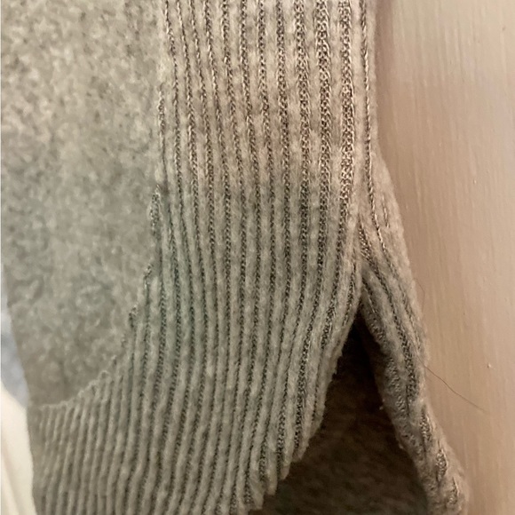 Kiss & Fly Women’s Fall Glamour Girl Pullover Sweater Small - Picture 5 of 6